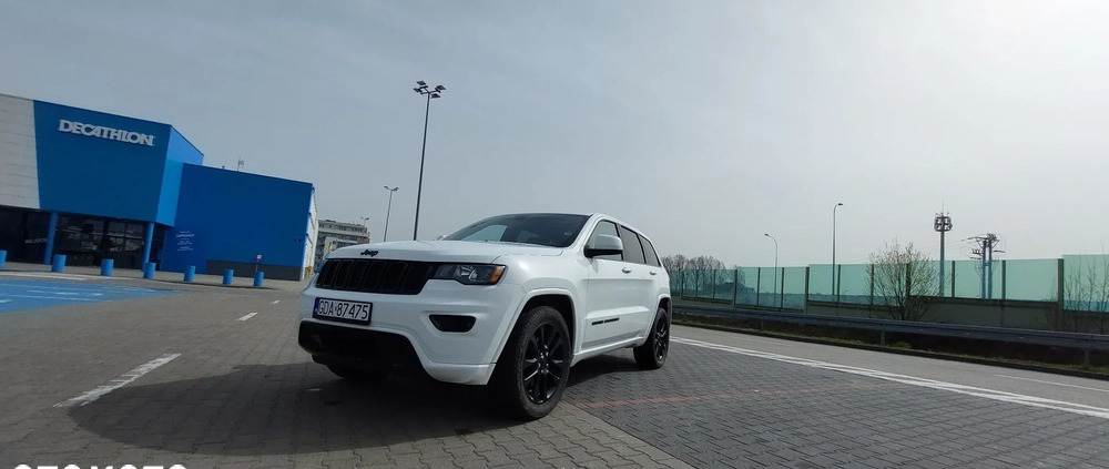 Jeep Grand Cherokee cena 110000 przebieg: 126500, rok produkcji 2019 z Sępopol małe 436